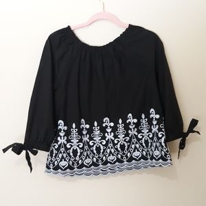 Cute black and white top - S